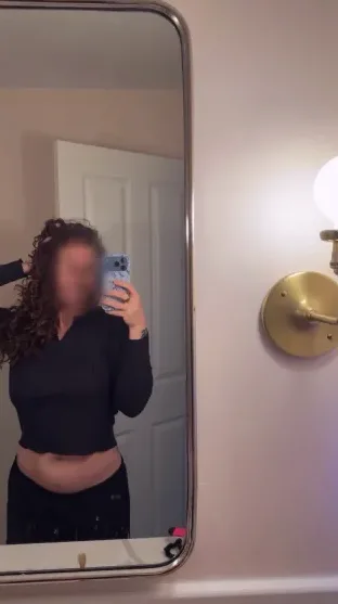 Alexandra, 37
