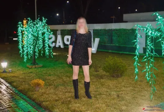 Andrea, 32