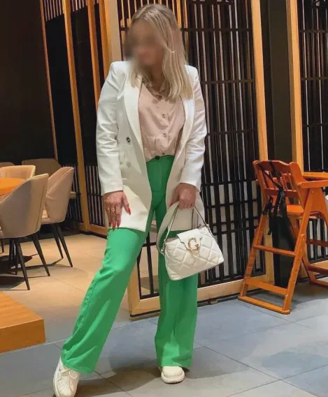Andrea, 38
