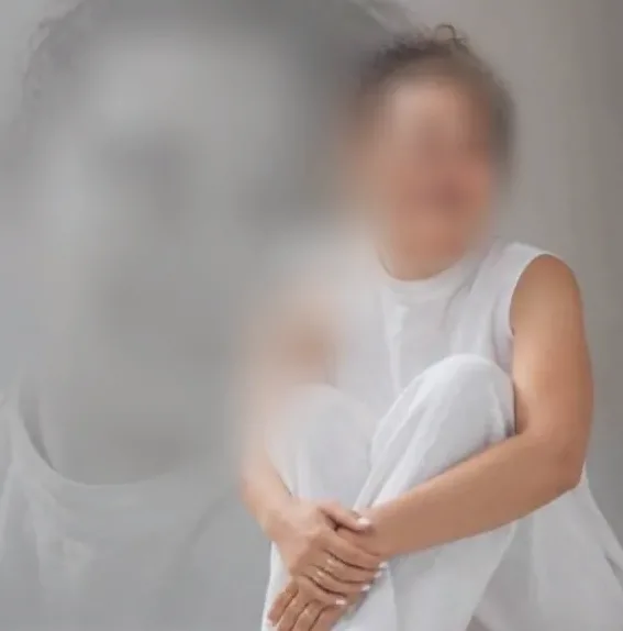 Bettina, 27