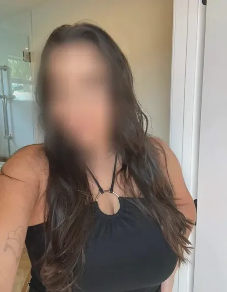 Claudia, 36
