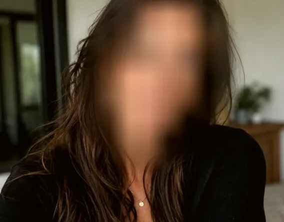 Claudia, 38