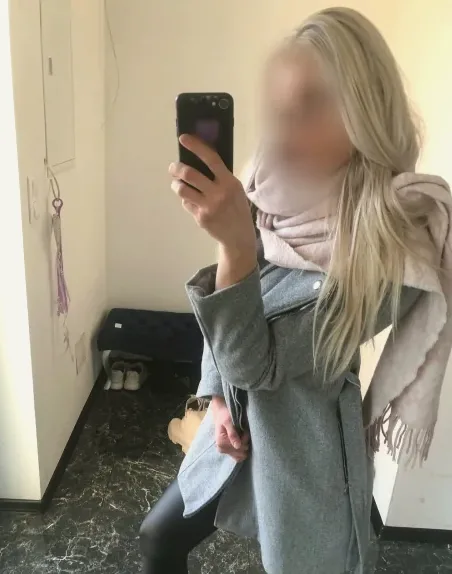 Emma, 24