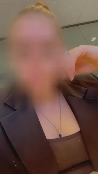 Kathrin, 32