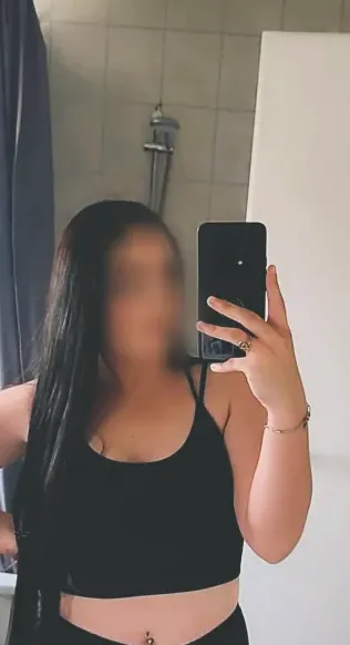 Katrin, 28