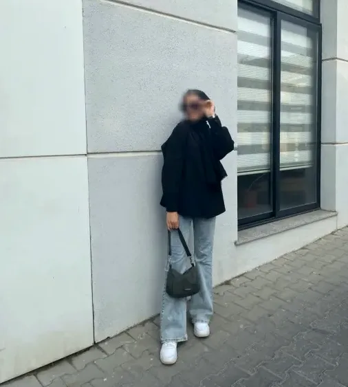 Manuela, 26