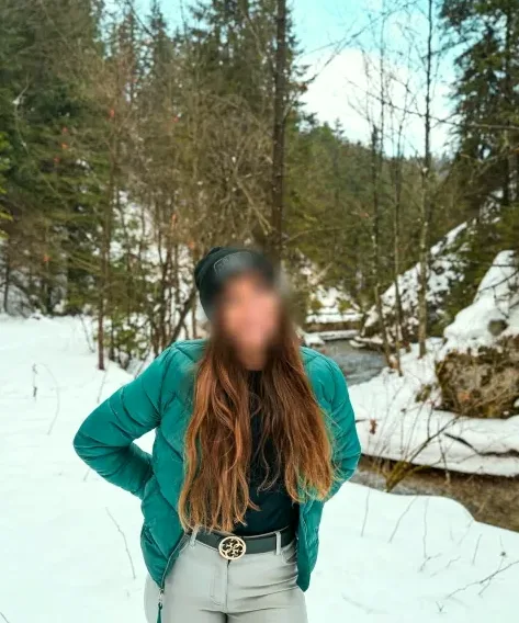 Michaela, 27