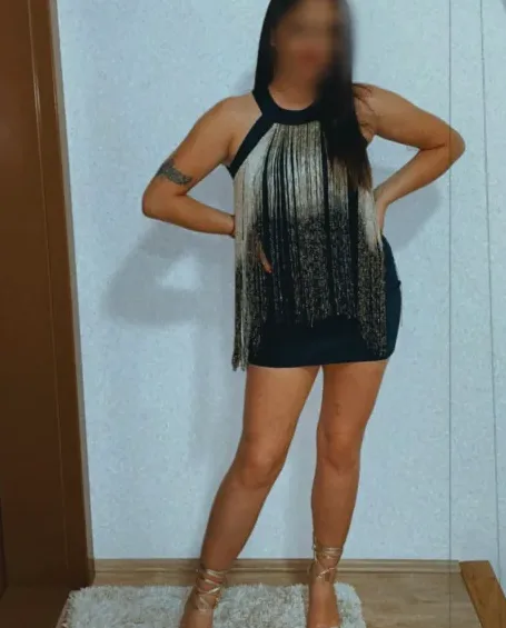 Nicole, 32