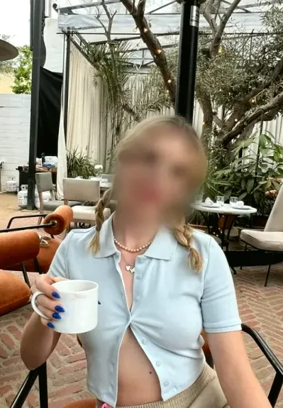 Renate, 27