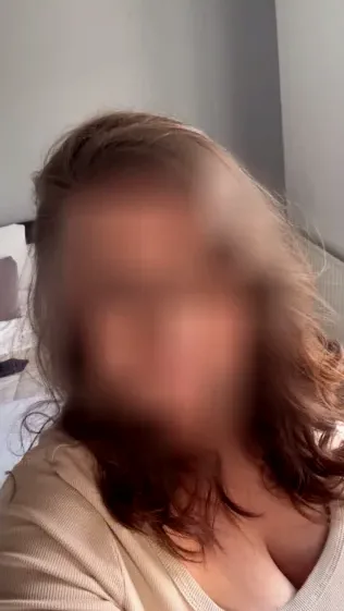 Sabrina, 36