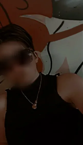 Sina, 23
