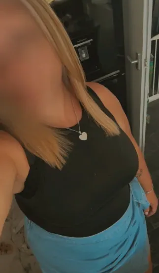 Tanja, 28