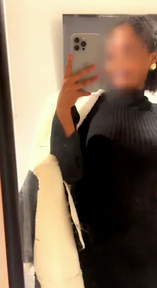 Zeynep, 25